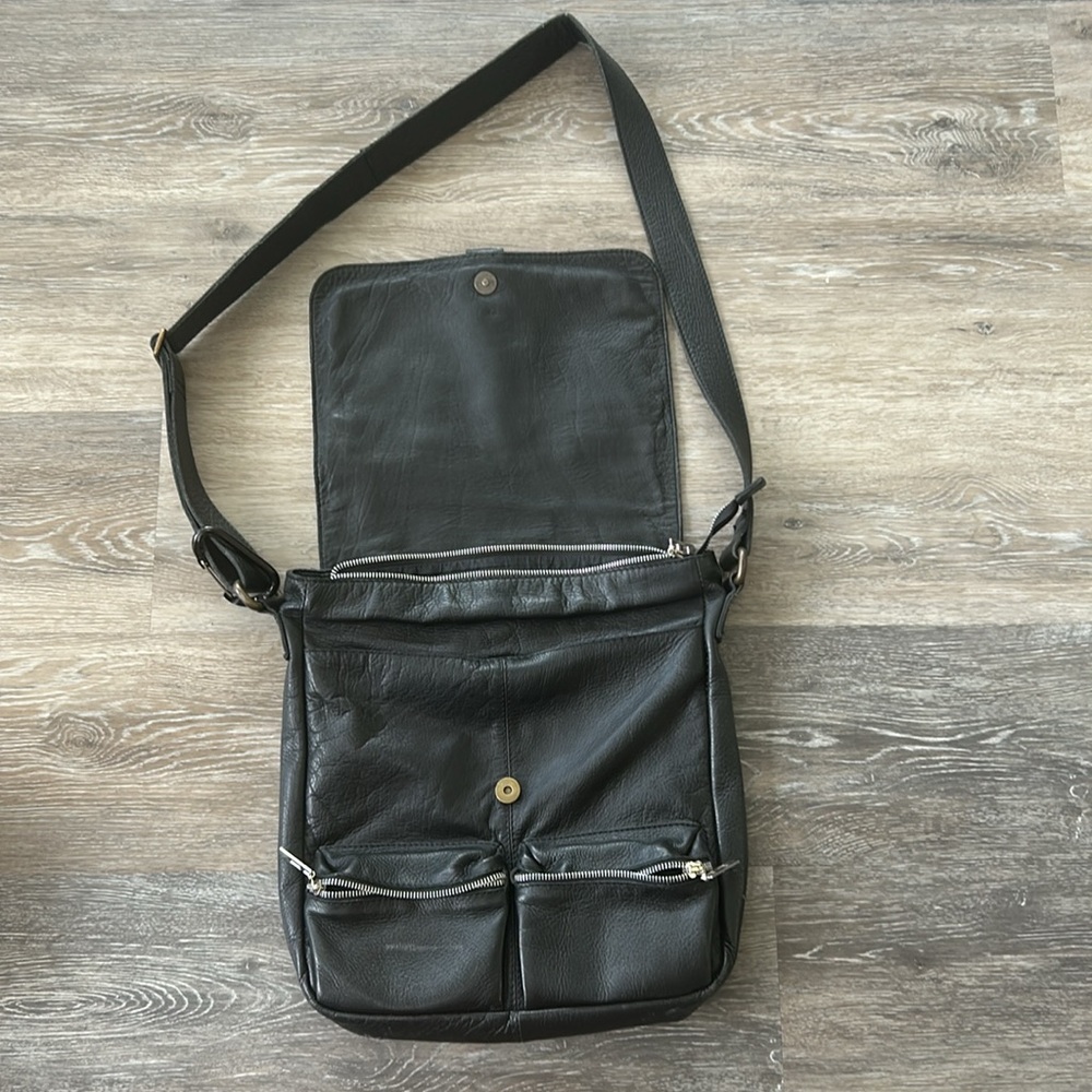 Black bag /murse. 100% leather. Made in Ecuador. - Picture 2 of 11